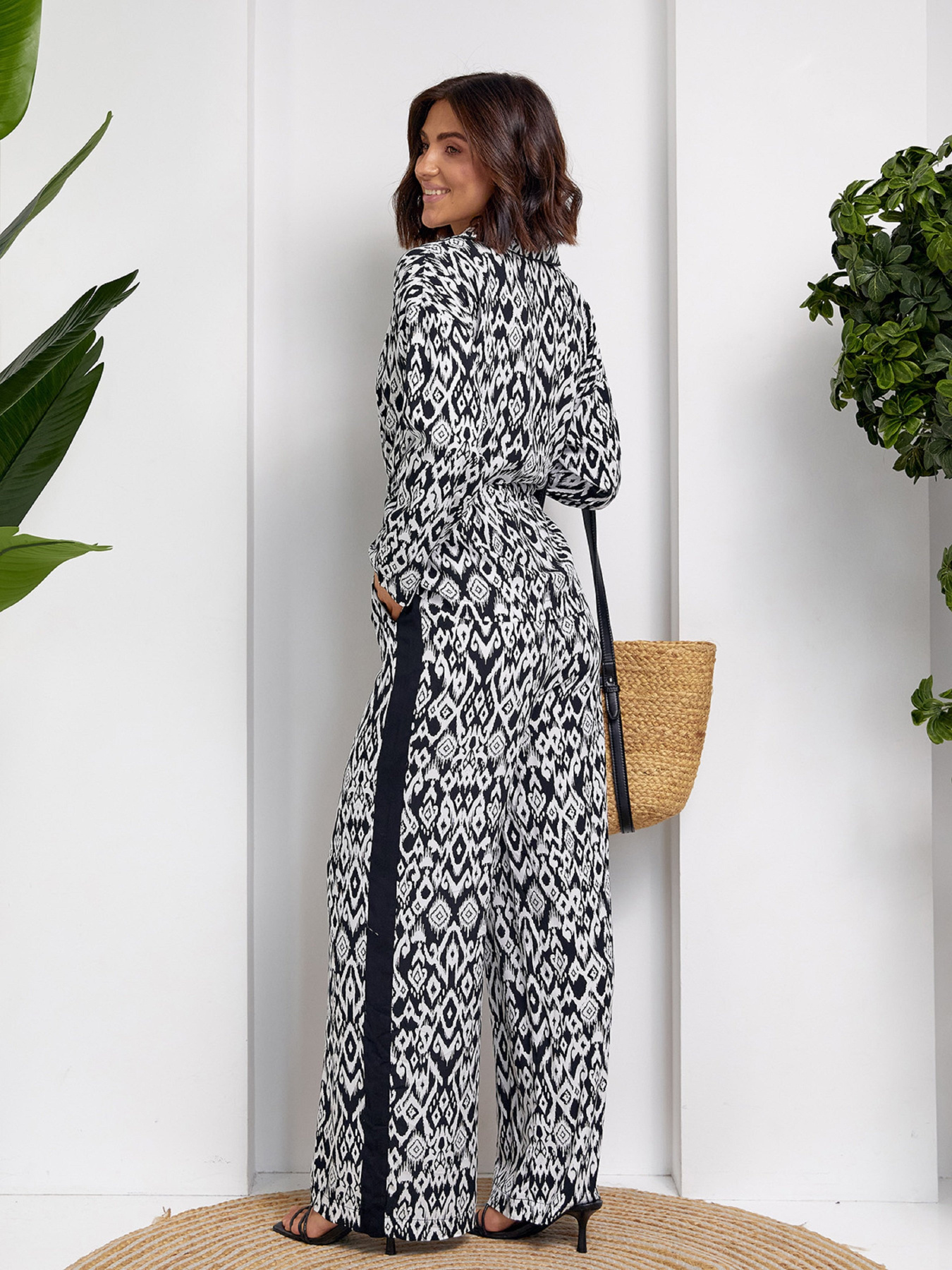 Повседневный костюм ISSA Plus модель 14536_черный Повседневный костюм ISSA Plus модель 14536_черный Фото