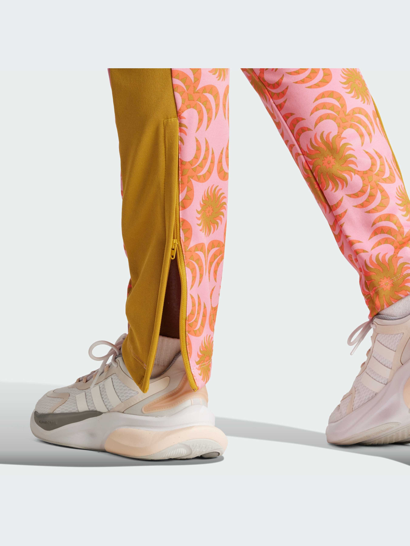 Штани спортивні Adidas модель IQ4493 Фото