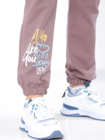 Джоггеры Носи своє модель 6060-057-33-5-popelqsta-lavanda-romashka Джоггеры Носи своє модель 6060-057-33-5-popelqsta-lavanda-romashka Фото