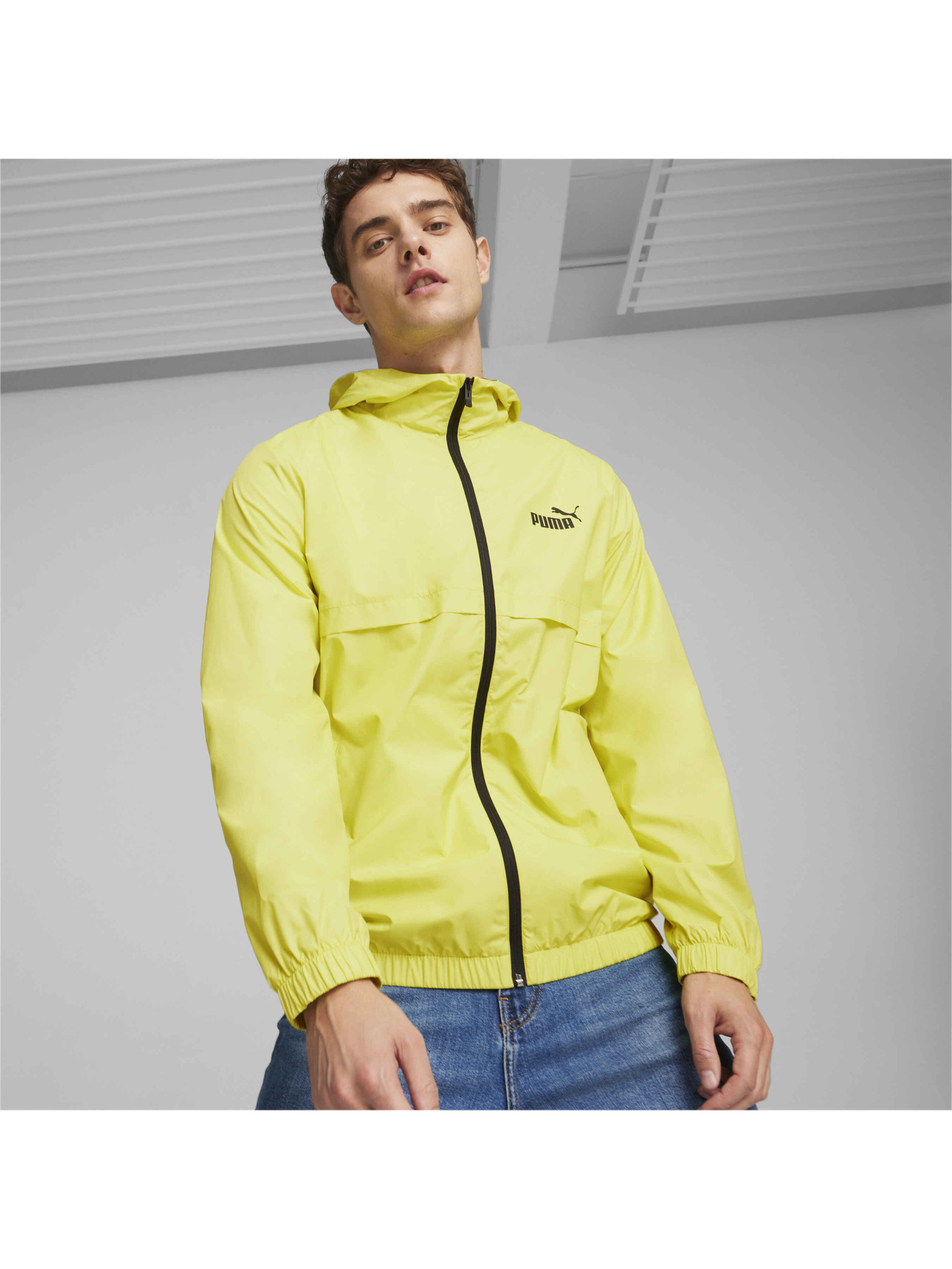 Вітровка PUMA Ess Solid Windbreaker модель 847484 Фото