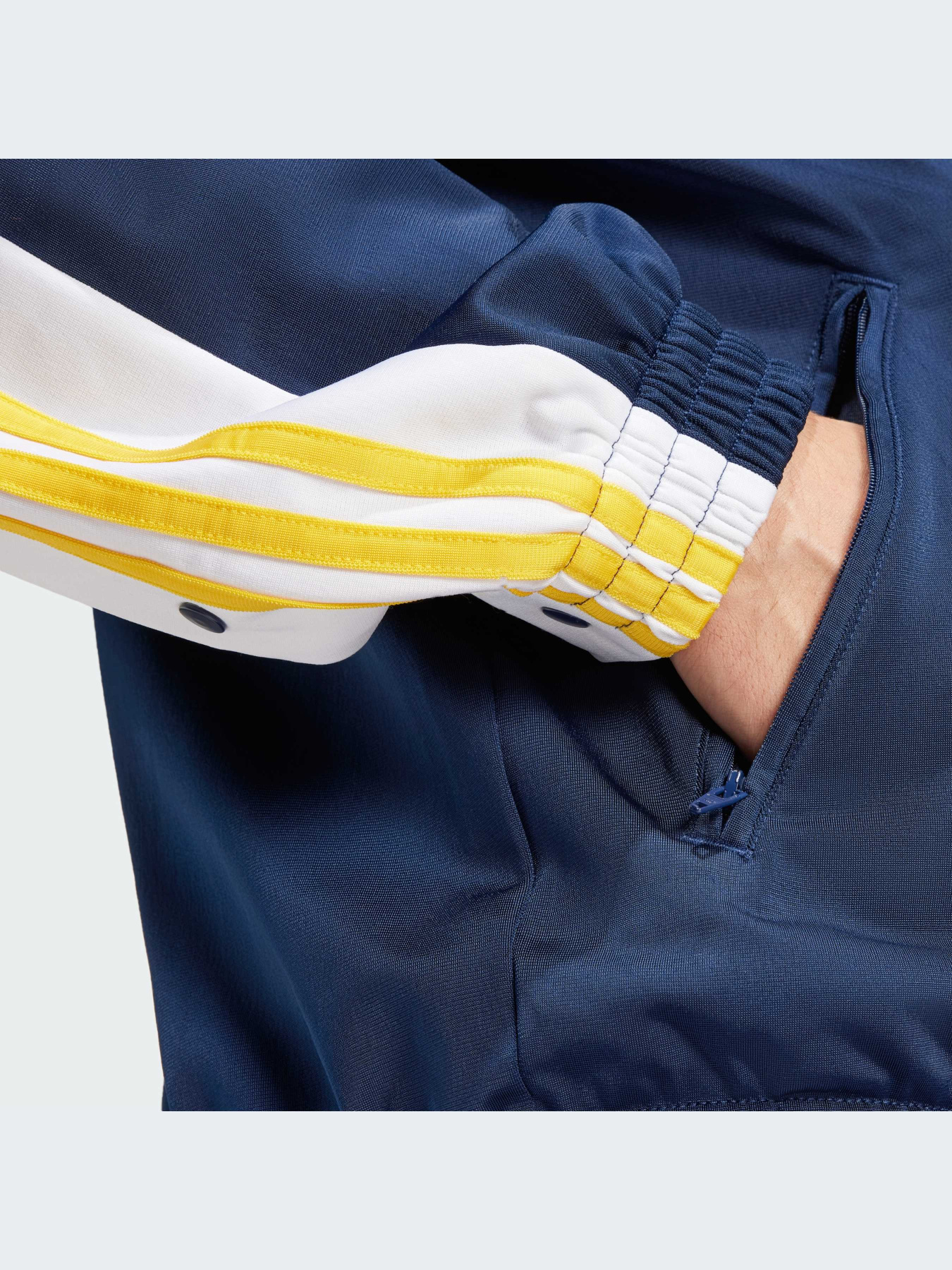 Вітровка Adidas Adicolor модель IU2363 Фото