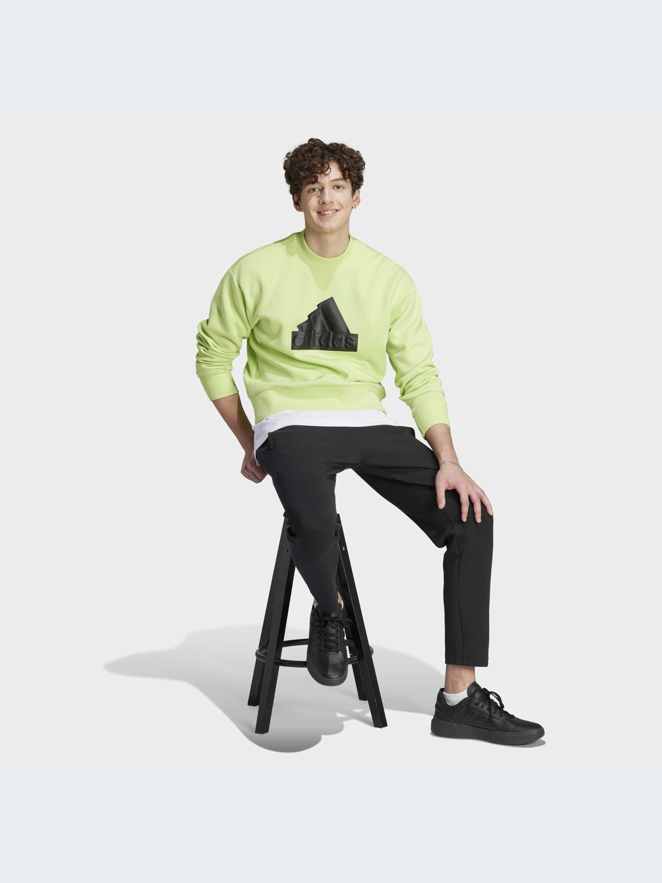 Свитшот Adidas модель IJ6403 Фото