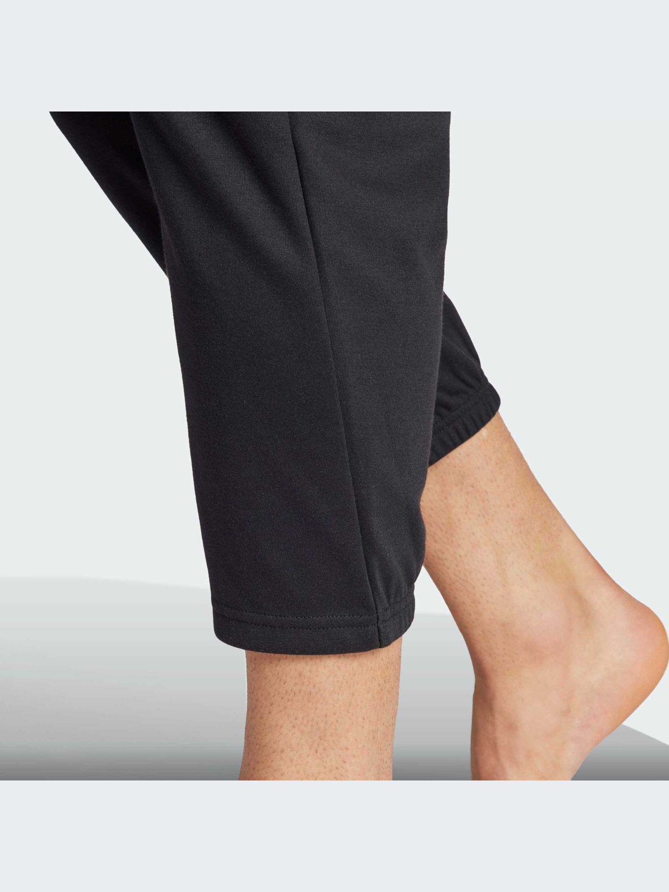 Штаны спортивные Adidas модель IM1757 Штаны спортивные Adidas модель IM1757 Фото