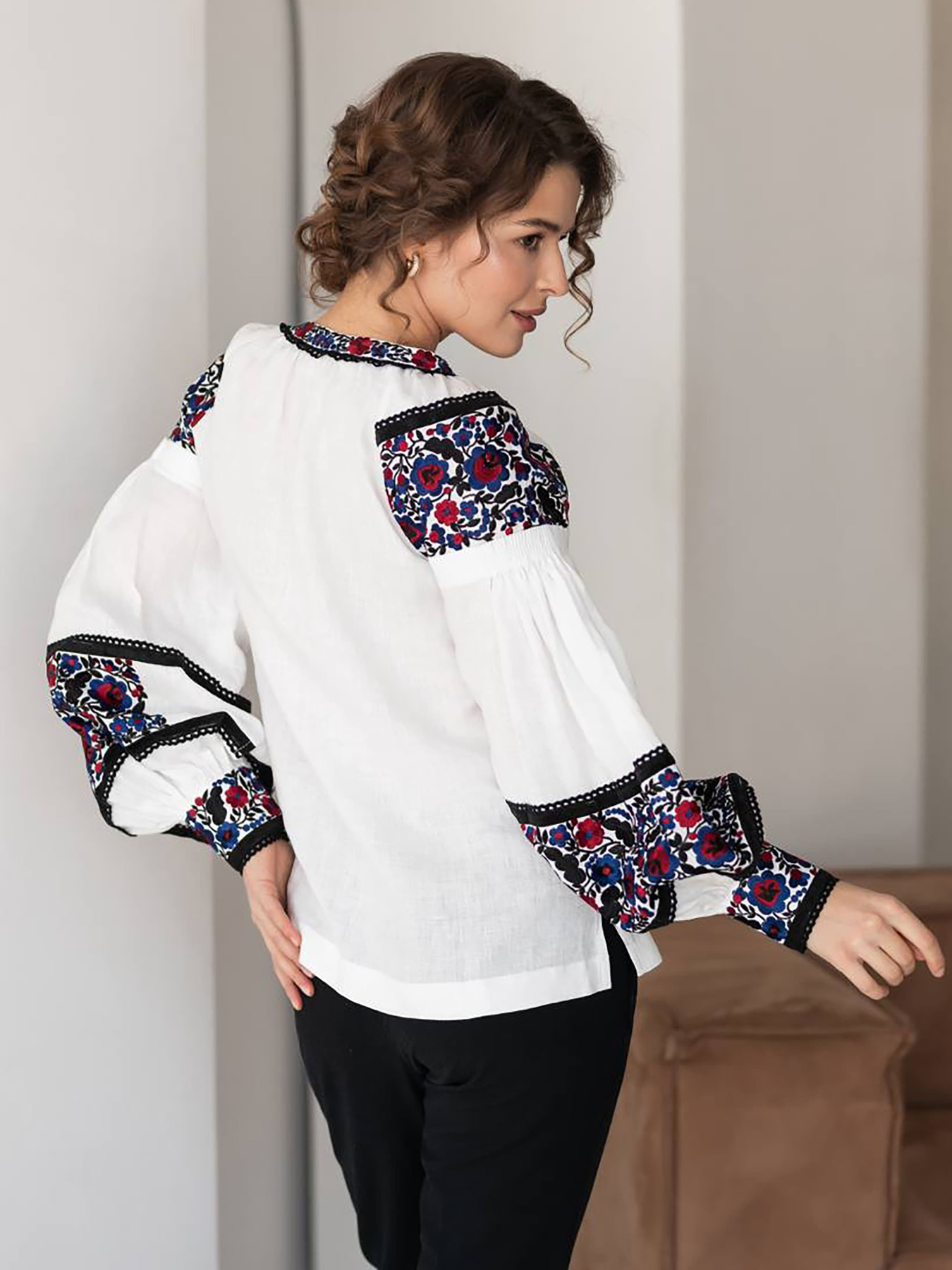 Вышитая рубашка Golden Trinity модель BART01 Фото