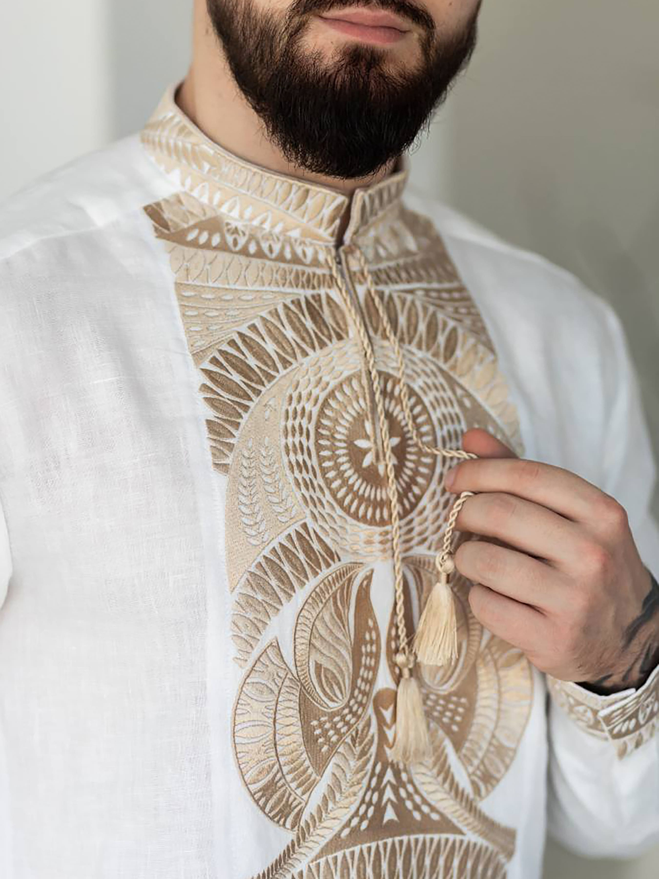 Вышитая рубашка Golden Trinity модель SIAYVO03 Фото