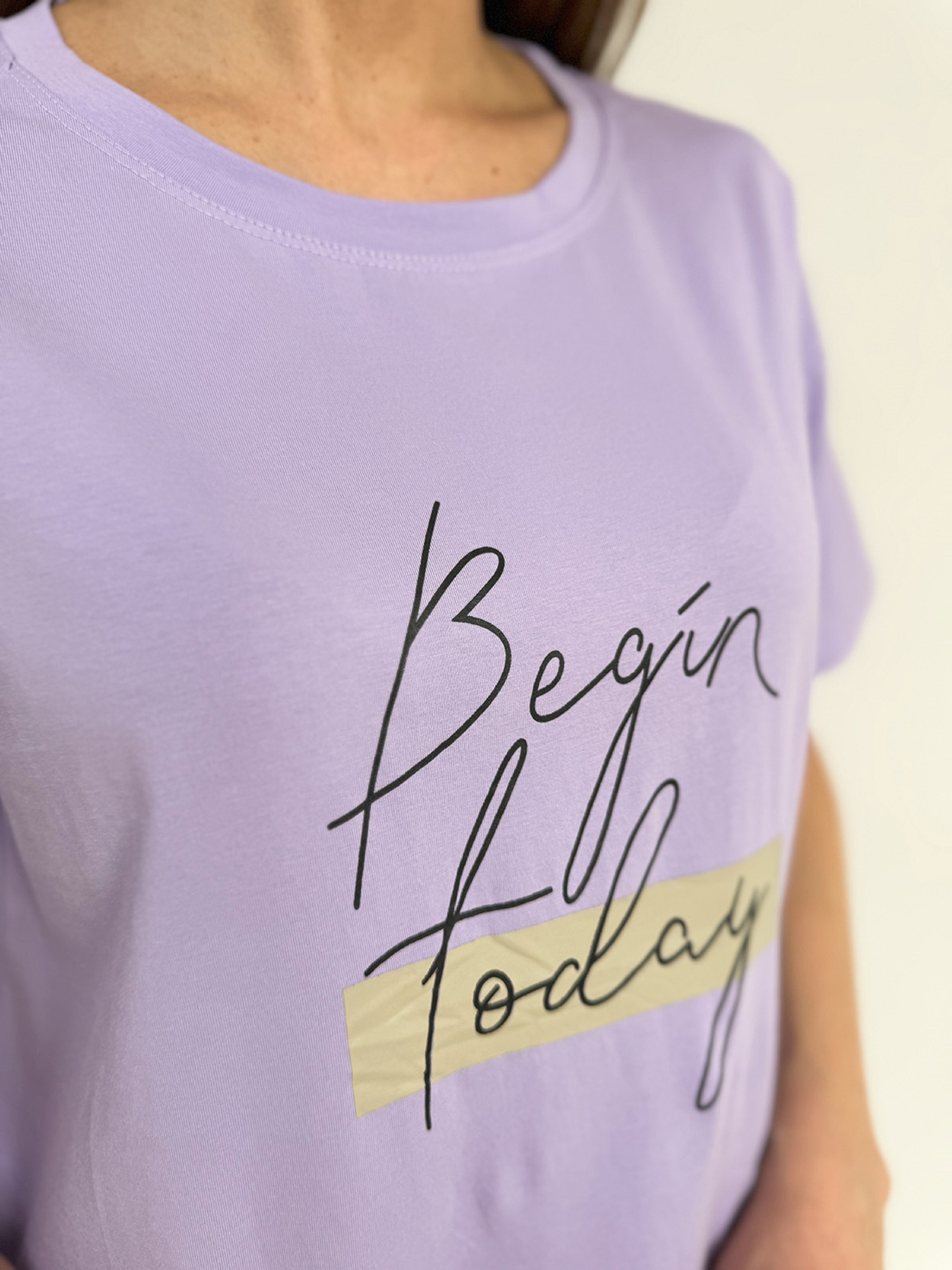 Футболка ISSA Plus модель WN20-604_сиреневый Фото