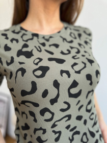 Футболка ISSA Plus модель WN20-607_хаки Футболка ISSA Plus модель WN20-607_хаки Фото