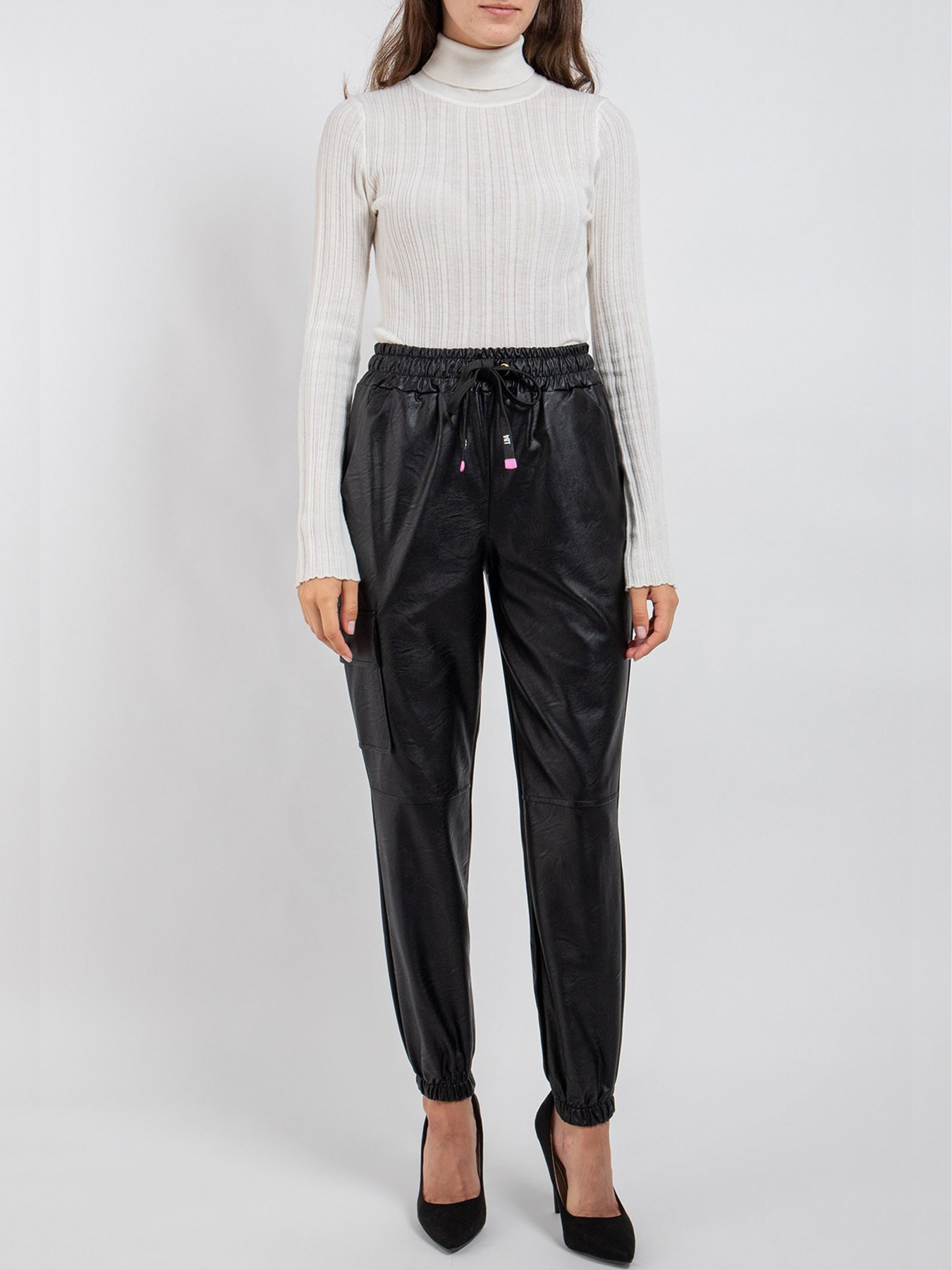 Джогери J.B4 (Just Before) модель 2WG10002 Джогери J.B4 (Just Before) модель 2WG10002 Фото