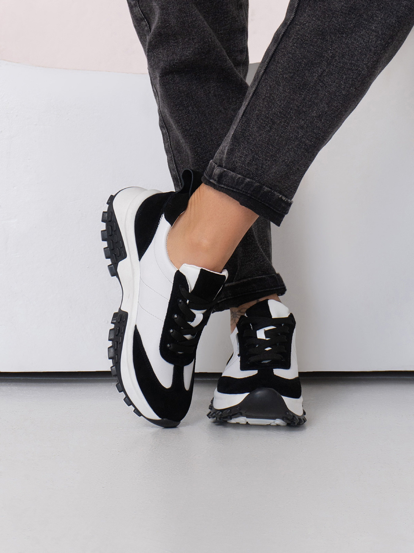 Кросівки повсякденні ISSA Plus модель OB2-436_белый_черный Фото