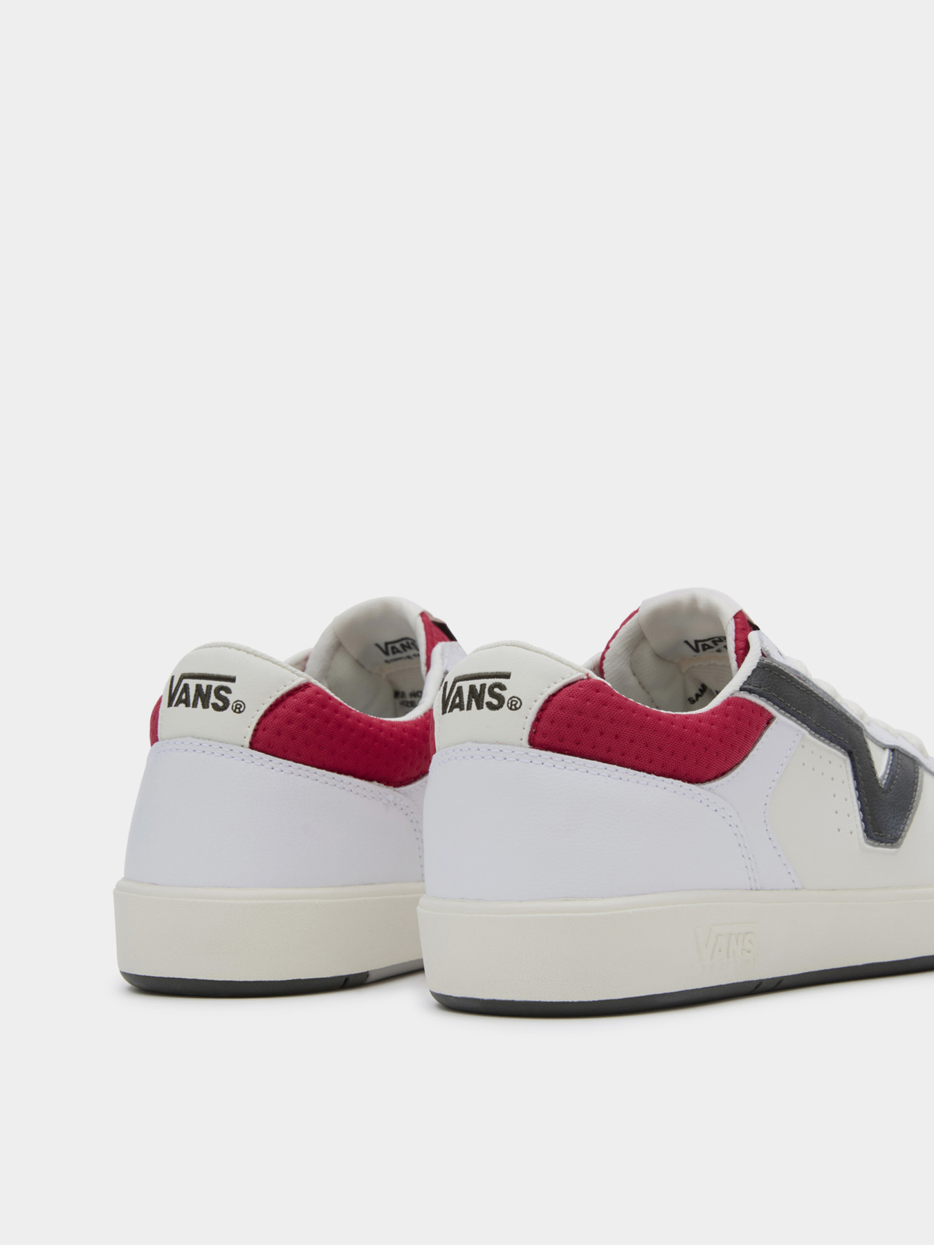Кроссовки Vans модель VN000BWBBP11 Фото