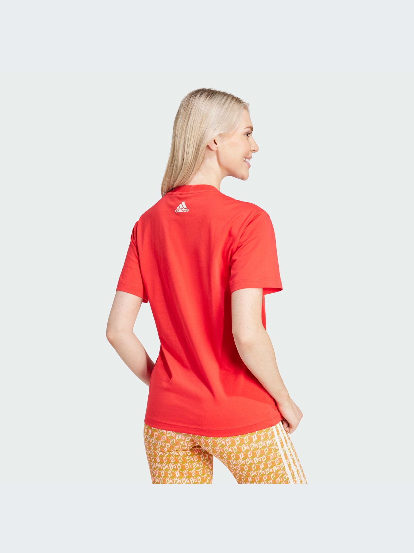 Футболка Adidas модель IQ4486 Футболка Adidas модель IQ4486 Фото