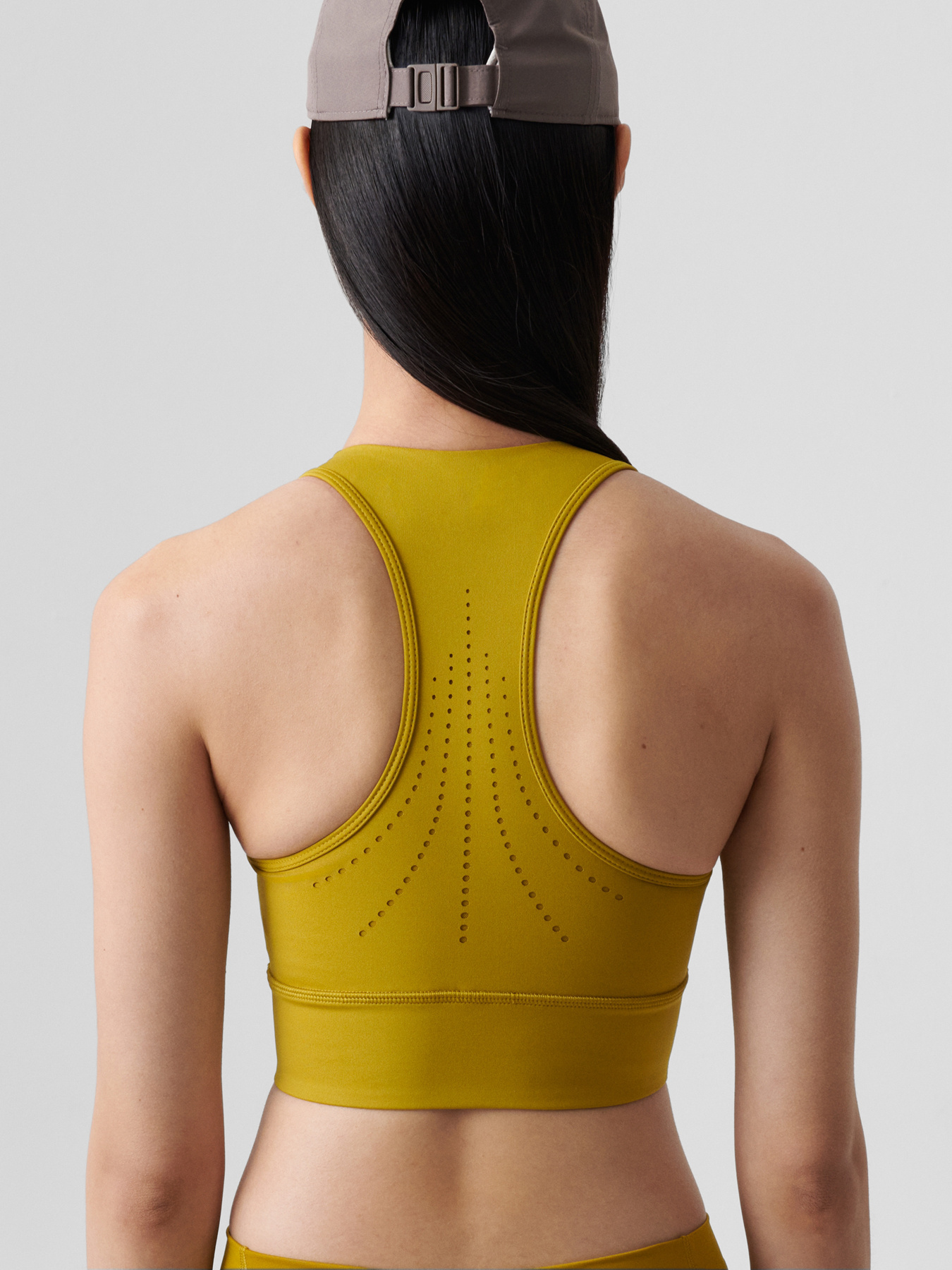 Топ спортивный Adidas модель IT8251 Фото