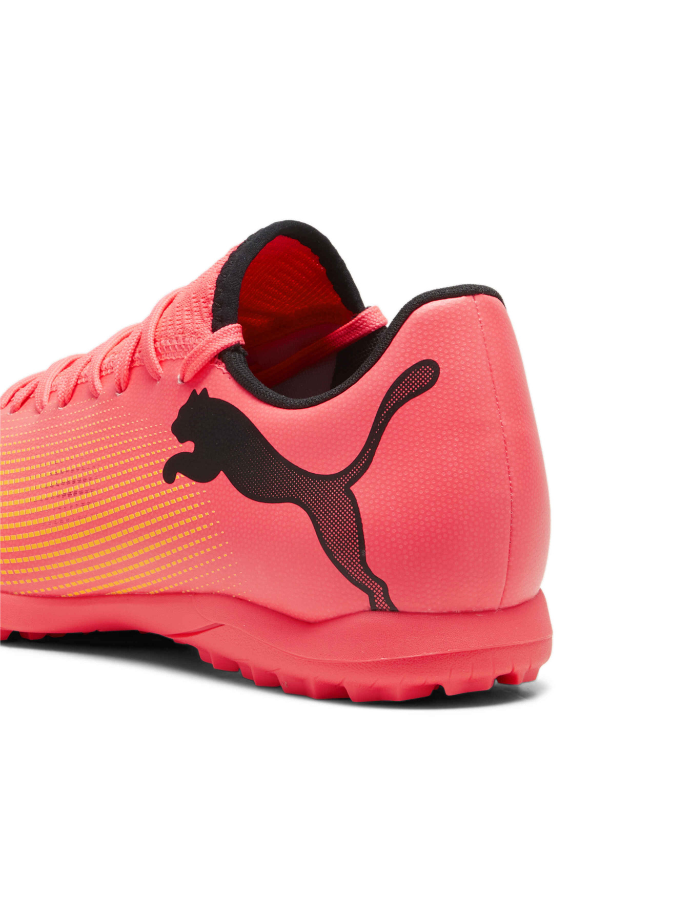 Бутси PUMA Future 7 Play Tt модель 107726 Фото