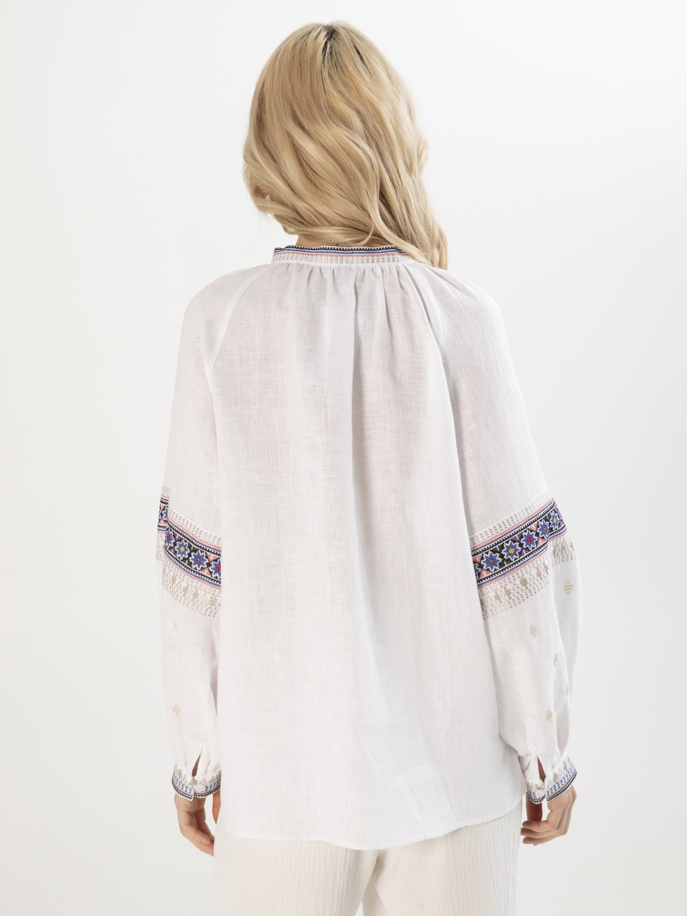 Вышитая рубашка Svarga модель SV-FB00700-1111-10001 Фото