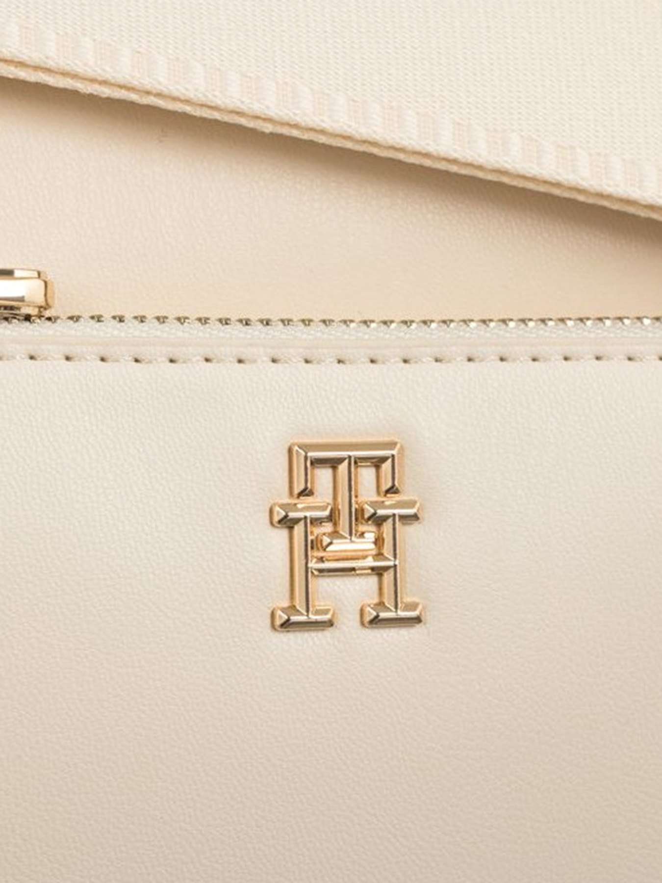 Сумки Tommy Hilfiger модель AW0AW15991-AEF Фото