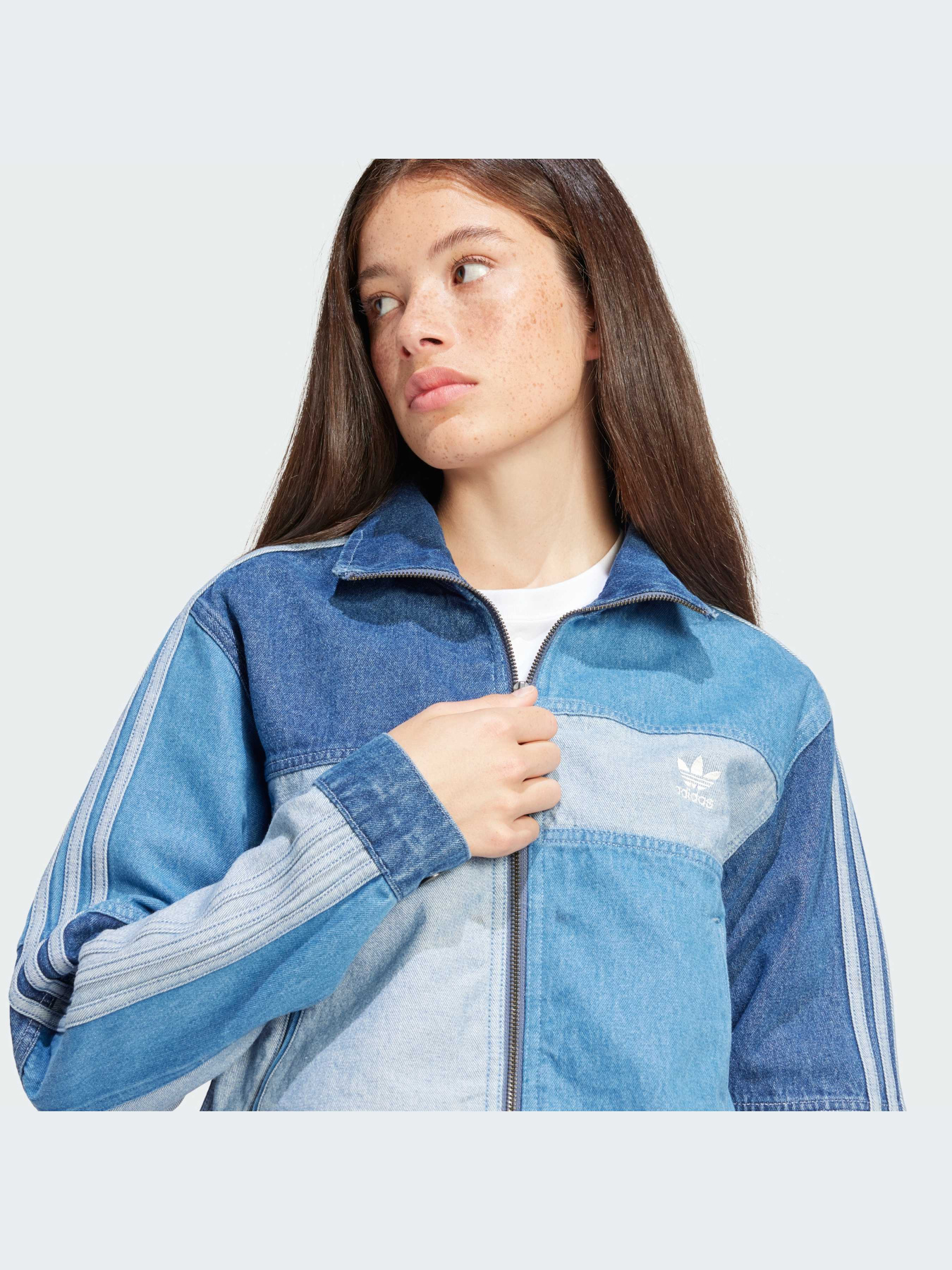 Джинсовая куртка Adidas x KSENIASCHNAIDER модель IU2464 Джинсовая куртка Adidas x KSENIASCHNAIDER модель IU2464 Фото