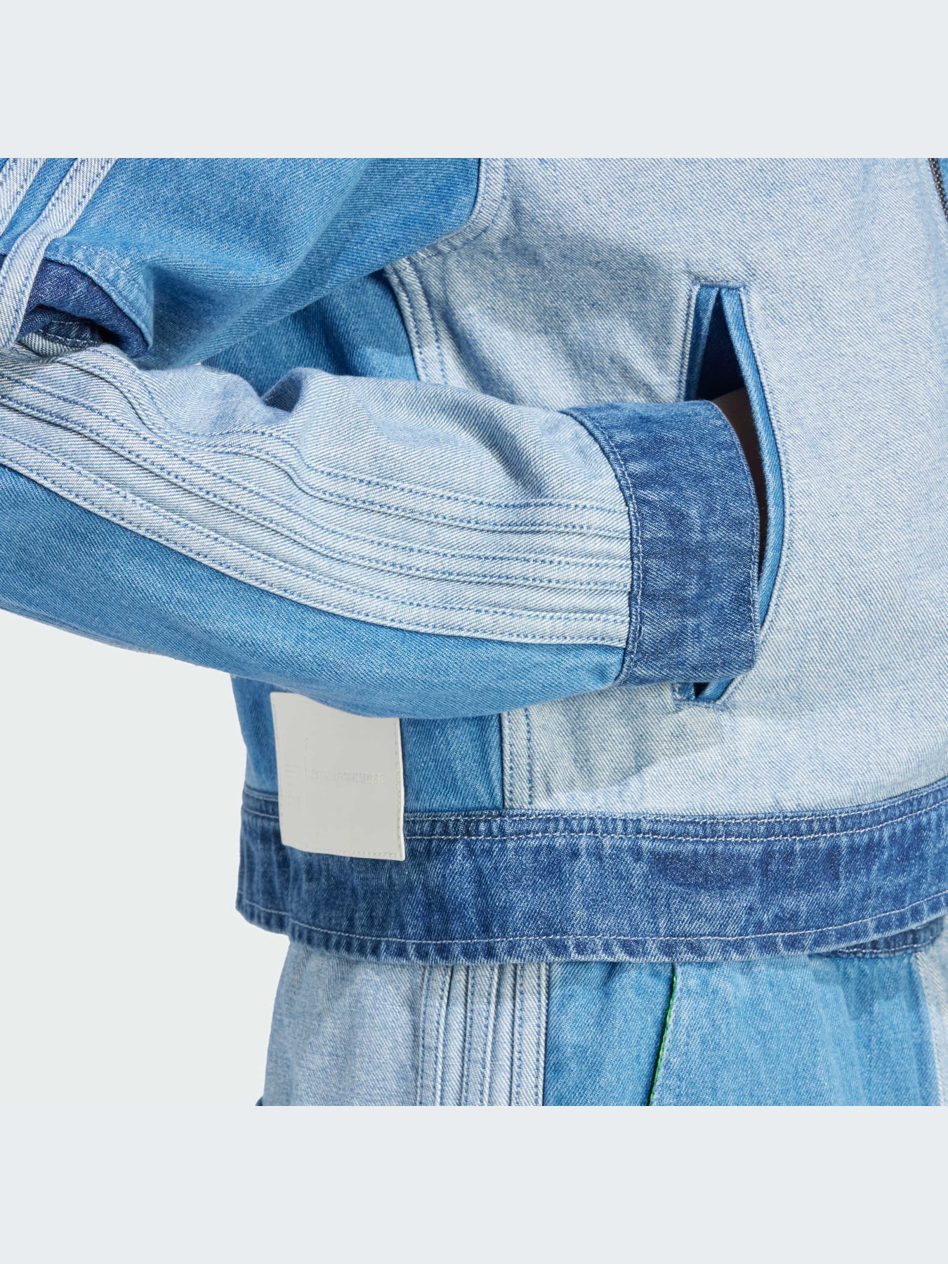 Джинсовая куртка Adidas x KSENIASCHNAIDER модель IU2464 Джинсовая куртка Adidas x KSENIASCHNAIDER модель IU2464 Фото