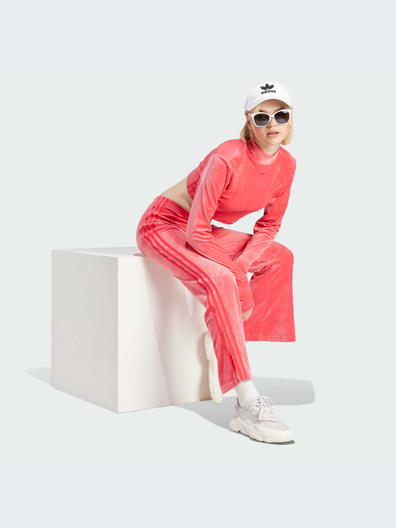 Повсякденні штани Adidas модель IT7563 Повсякденні штани Adidas модель IT7563 Фото