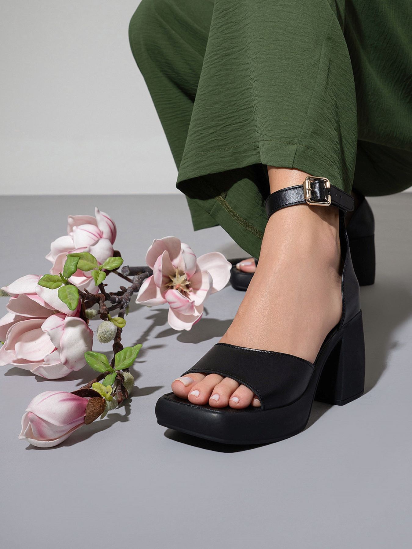 Босоніжки ISSA Plus модель OB2-472_черный Босоніжки ISSA Plus модель OB2-472_черный Фото