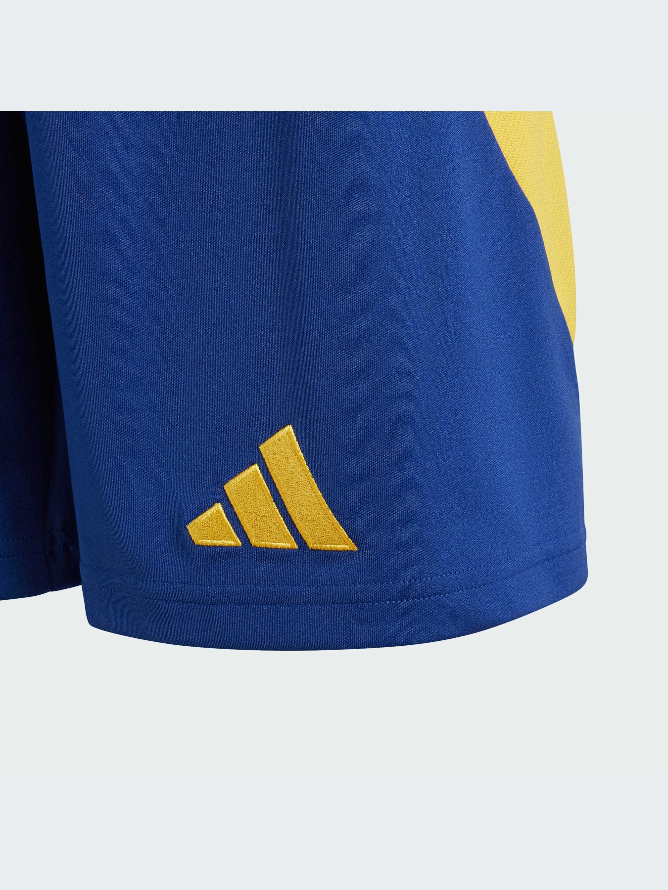 Шорты спортивные Adidas модель IW8149 Шорты спортивные Adidas модель IW8149 Фото