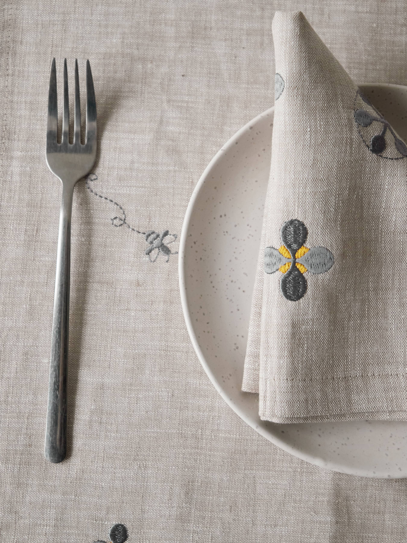 Набір з 2-х серветок столових з льону з машинною вишивкою "Мед" в натуральному кольорі GNIZDO модель LTNMEHC-002 Фото