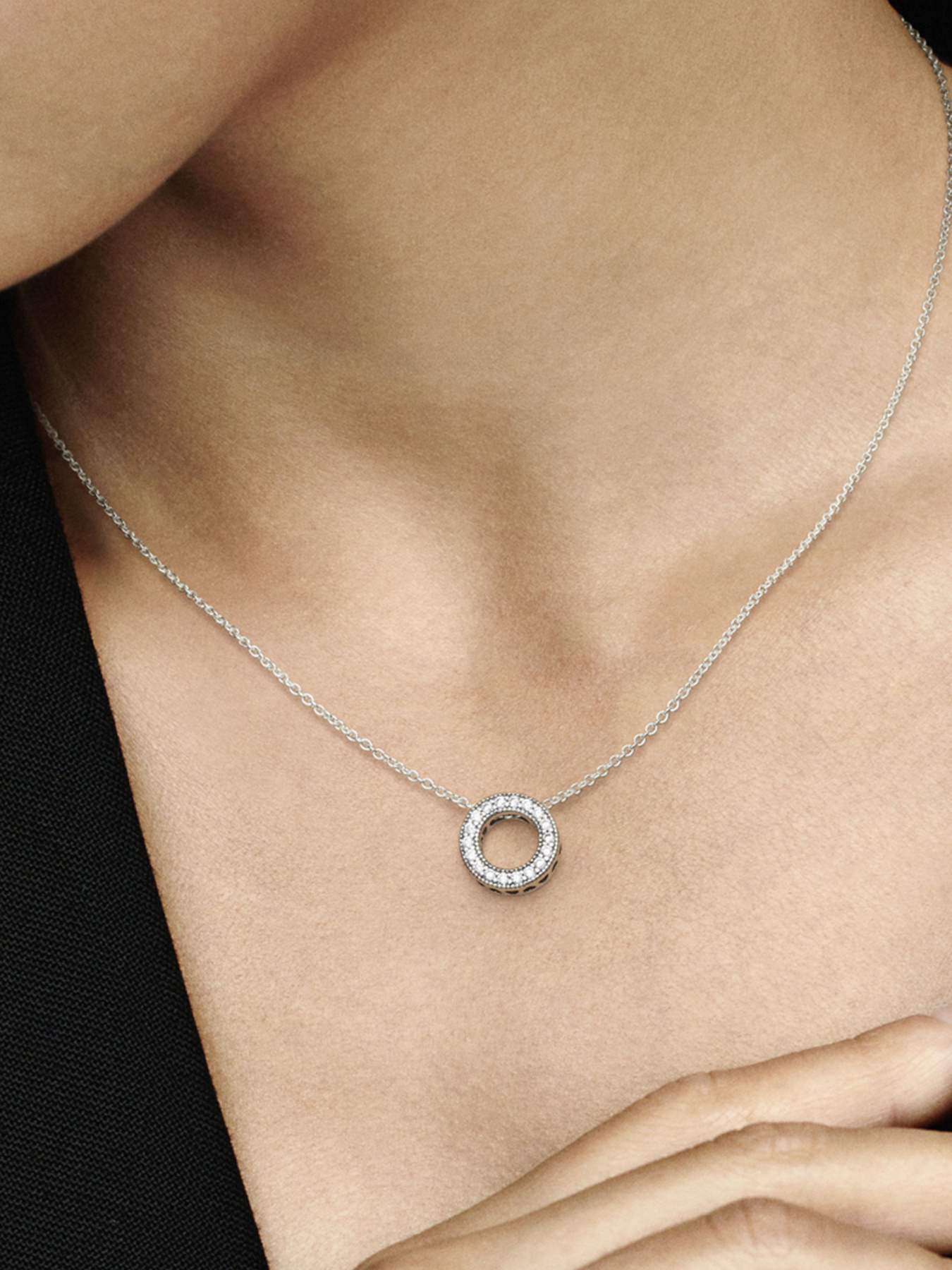 Колье PANDORA Moments модель 397436CZ Фото