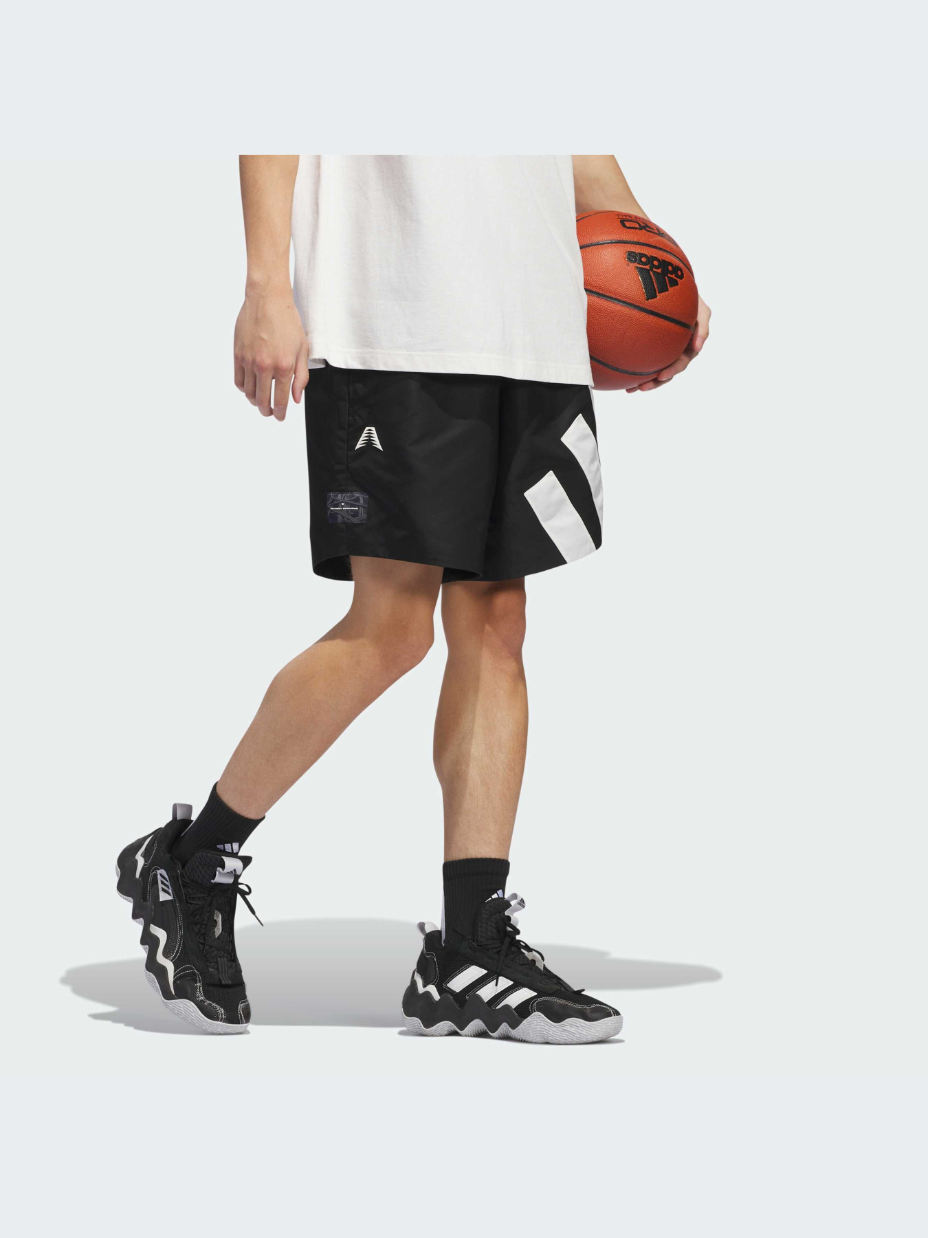 Повседневные шорты Adidas модель IU2817 Фото