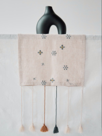 Ранер з льону з машинною вишивкою в натуральному кольорі "Мед" GNIZDO модель LTRMEHC-002 Фото