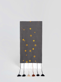 Ранер з льону з машинною вишивкою в кольорі графіт "Мед" GNIZDO Модель LTRMEHC-005 Фото