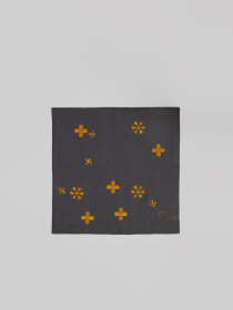 Набір з 2-х серветок столових з льону з машинною вишивкою "Мед" в кольорі графіт GNIZDO Модель LTNMEHC-005 Фото