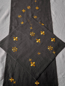 Набір з 2-х серветок столових з льону з машинною вишивкою "Мед" в кольорі графіт GNIZDO модель LTNMEHC-005 Фото