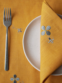 Набір з 2-х серветок столових з льону з машинною вишивкою "Мед" в кольорі шафран GNIZDO Модель LTNMEHC-011 Фото