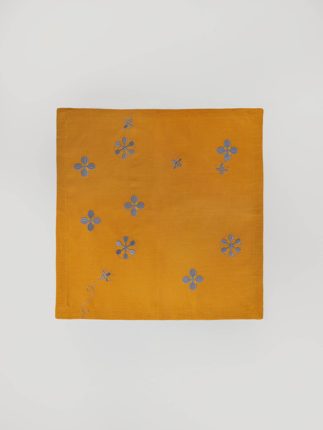 Набір з 2-х серветок столових з льону з машинною вишивкою "Мед" в кольорі шафран GNIZDO модель LTNMEHC-011 Фото