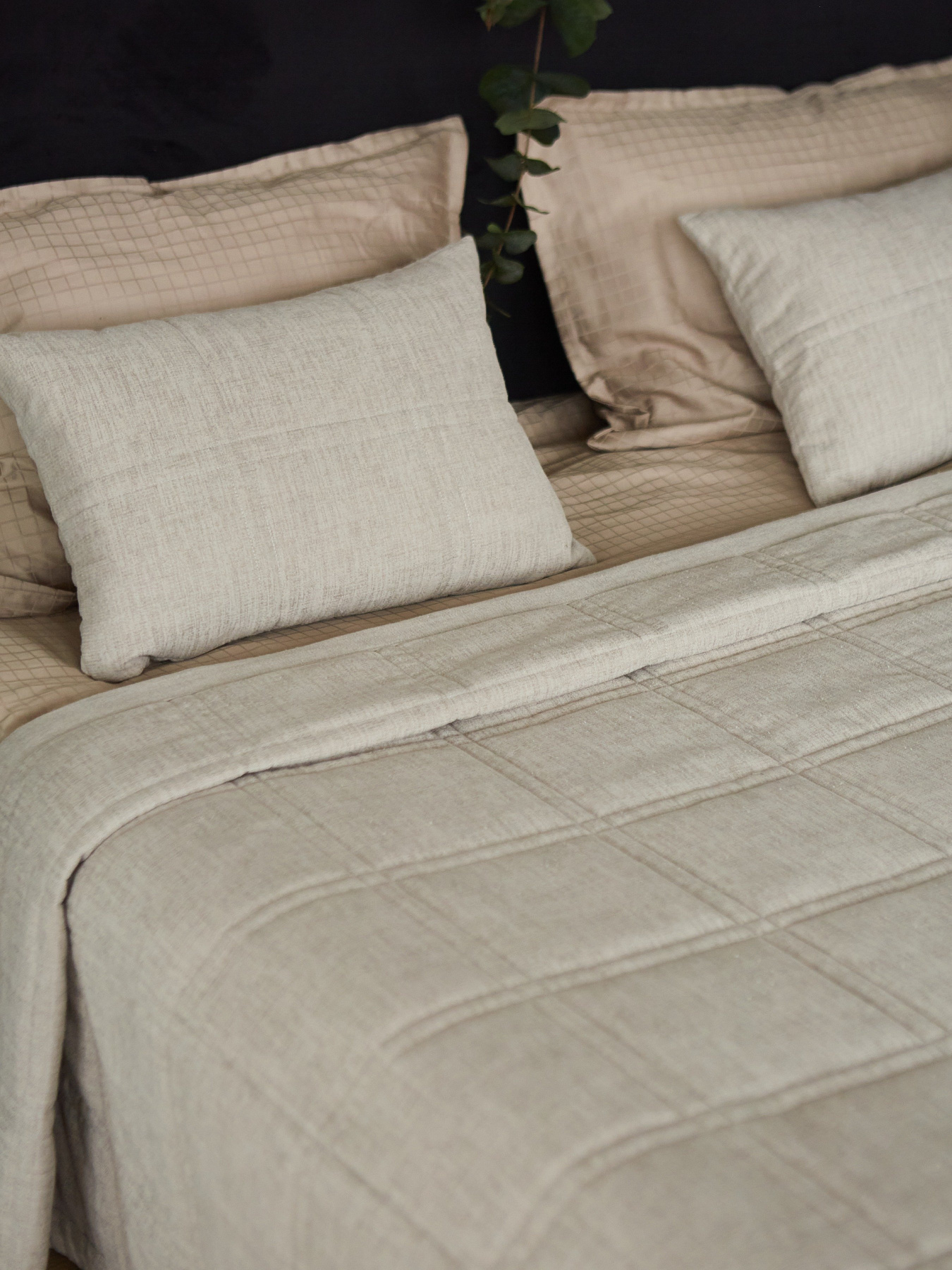 Покривало двостороннє стьобане на ліжко тауп МАЕСТРО Модель 106725 Фото