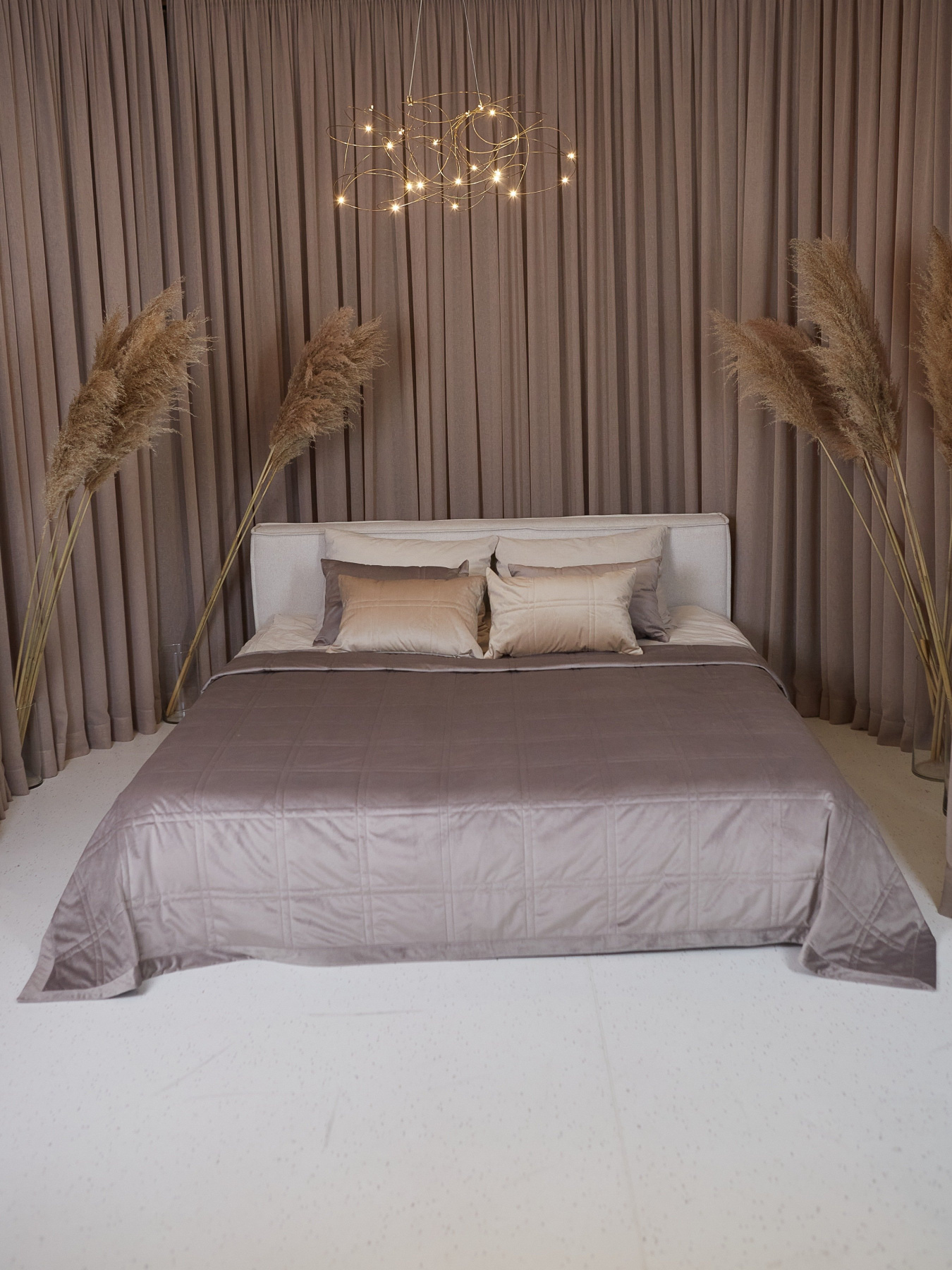 Покривало двостороннє стьобане на ліжко тауп МАЕСТРО Модель 105796 Фото