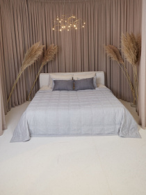 Покрывало двухстороннее стеганое на кровать серый МАЕСТРО модель 105920 Фото