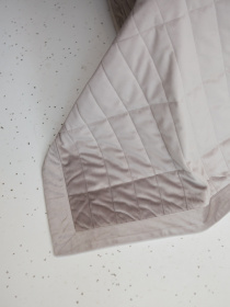 Покривало двостороннє стьобане на ліжко сірий МАЕСТРО Модель 105069 Фото