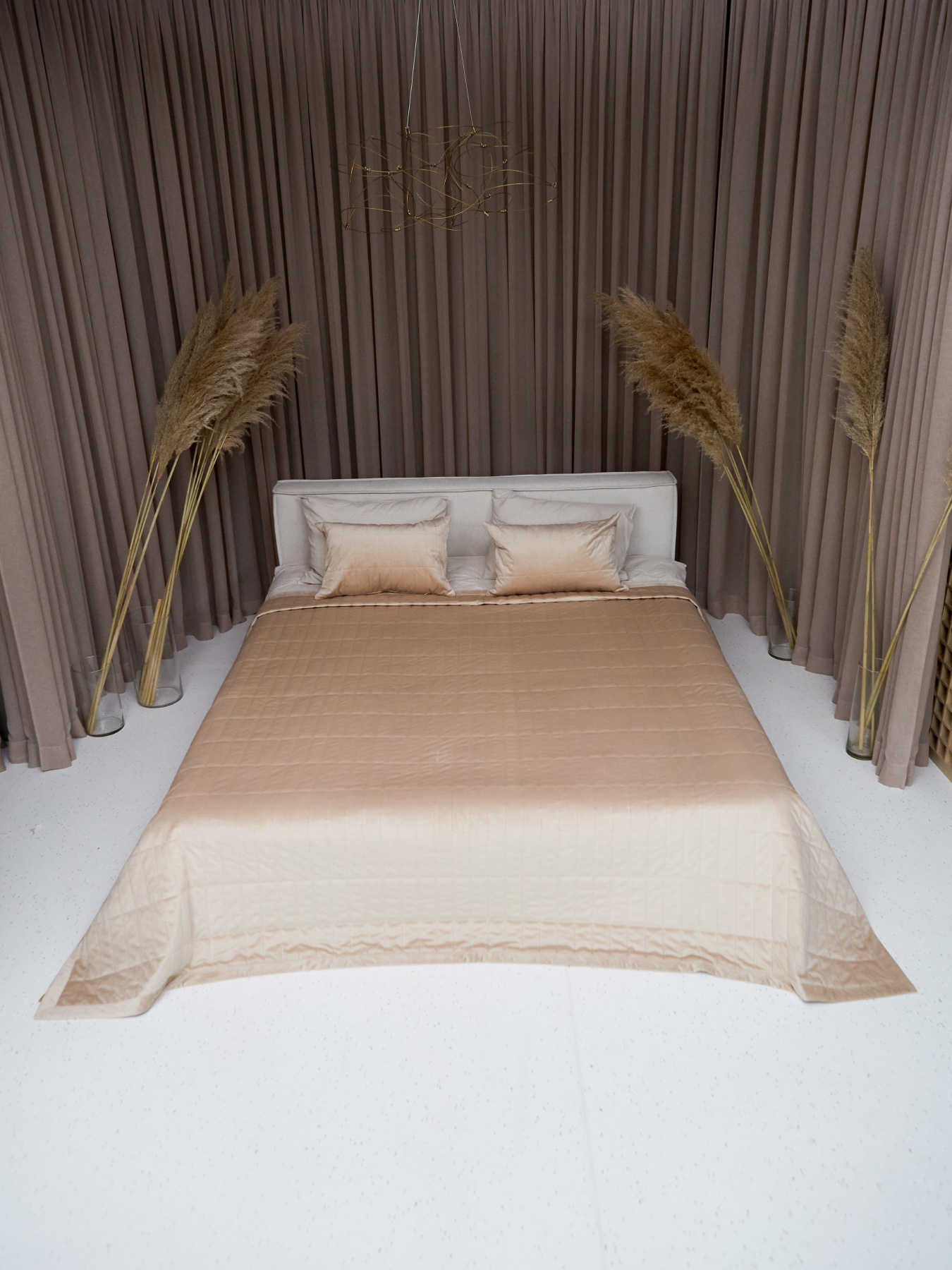 Покривало двостороннє стьобане на ліжко бежевий МАЕСТРО Модель 105068 Фото