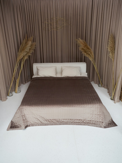 Покрывало двухстороннее стеганое на кровать кофейный МАЕСТРО модель 105070 Фото