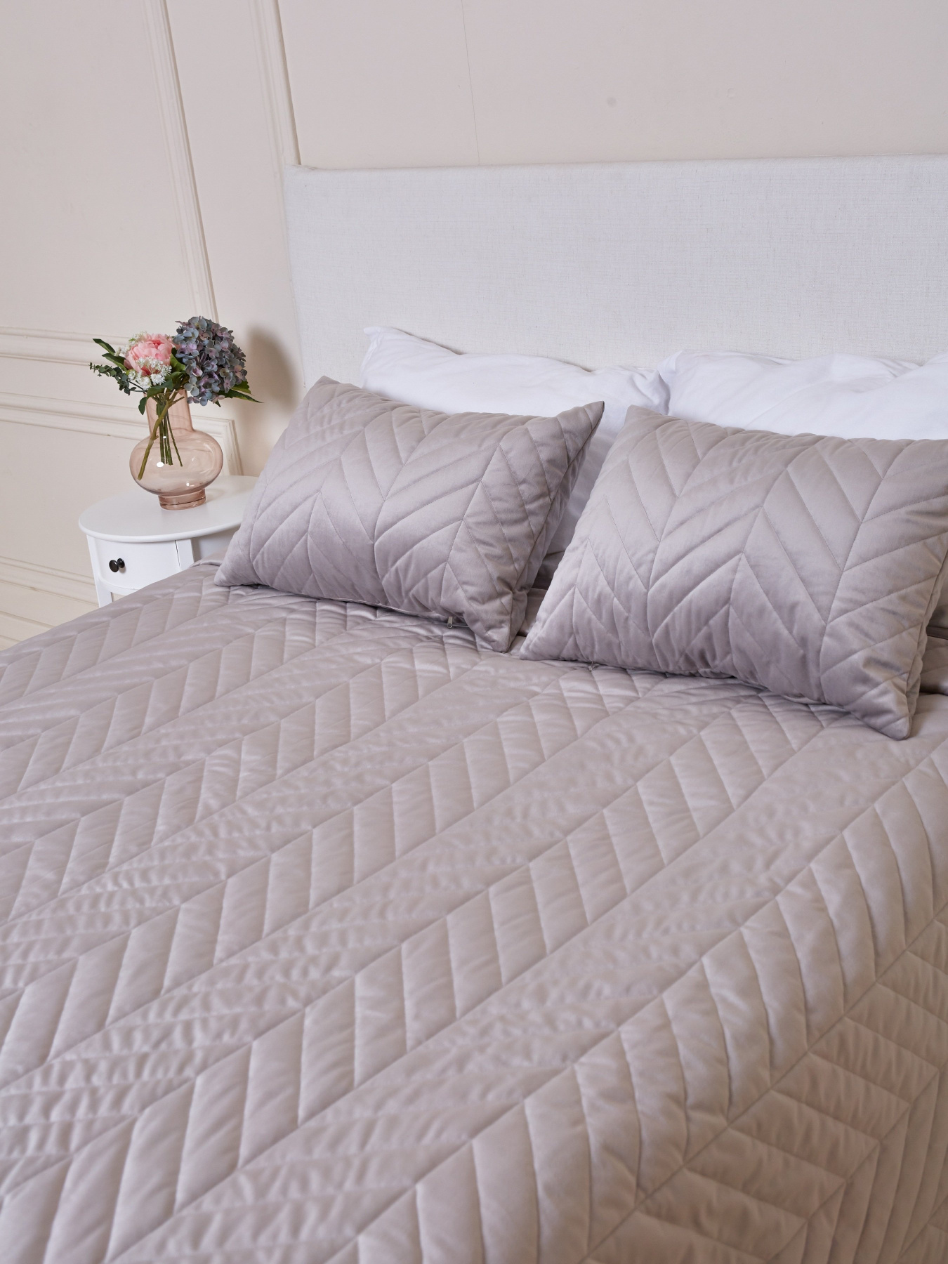 Покривало двостороннє стьобане на ліжко тауп МАЕСТРО Модель 104132 Фото