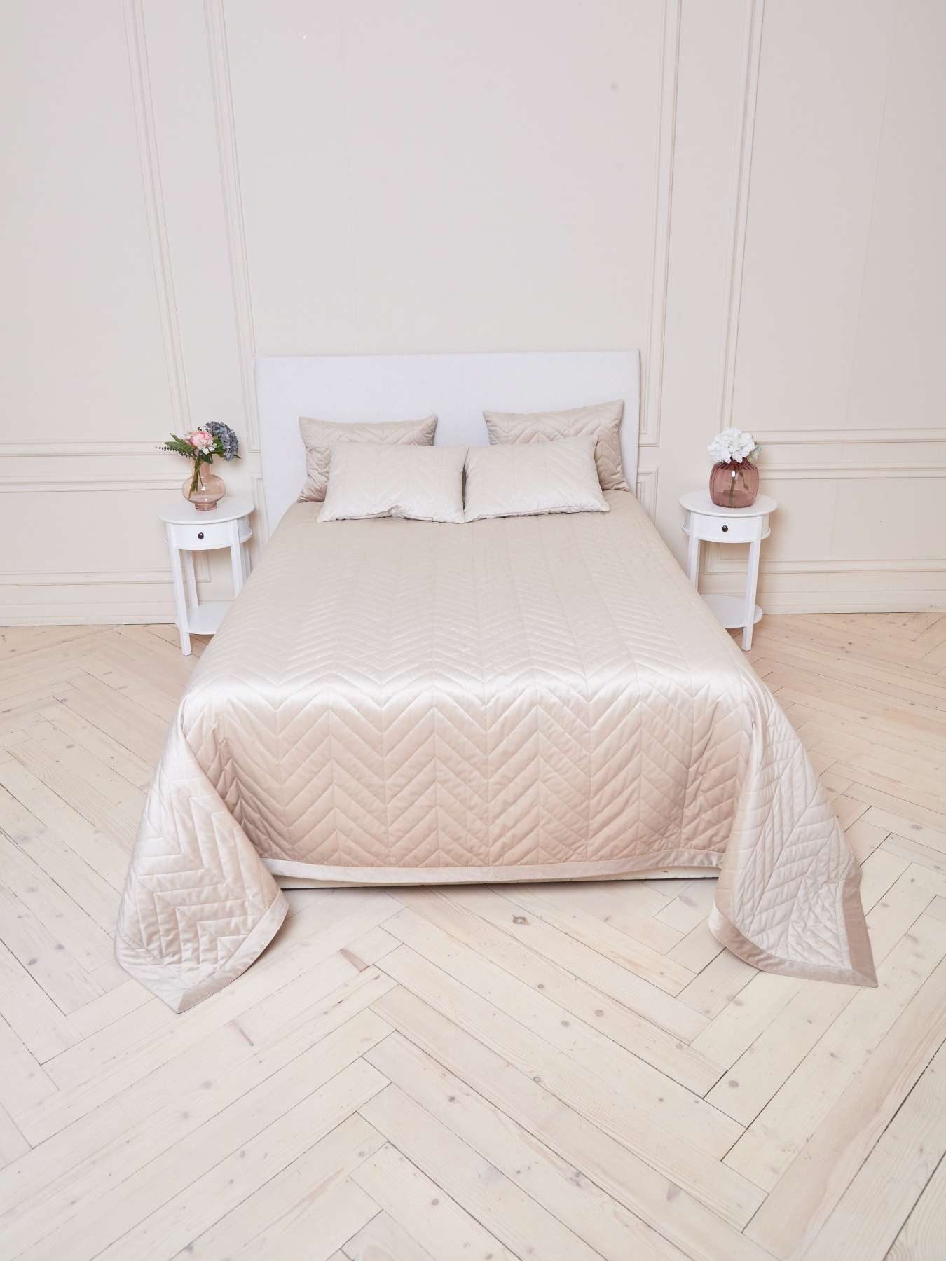 Покрывало двухстороннее стеганое на кровать бежевый МАЕСТРО модель 104216 Фото