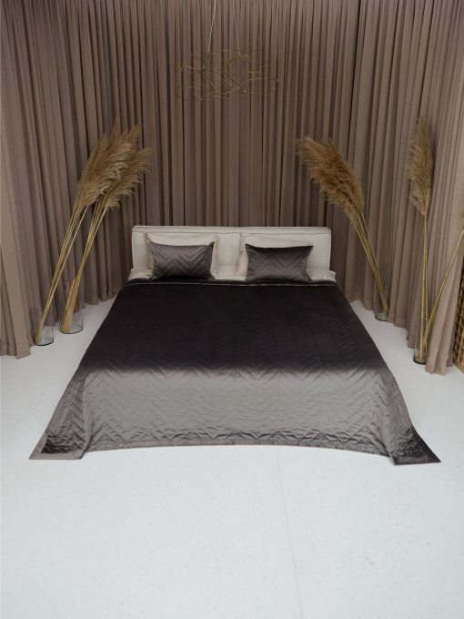 Покрывало двухстороннее стеганое на кровать темно-серый МАЕСТРО модель 105075 Фото