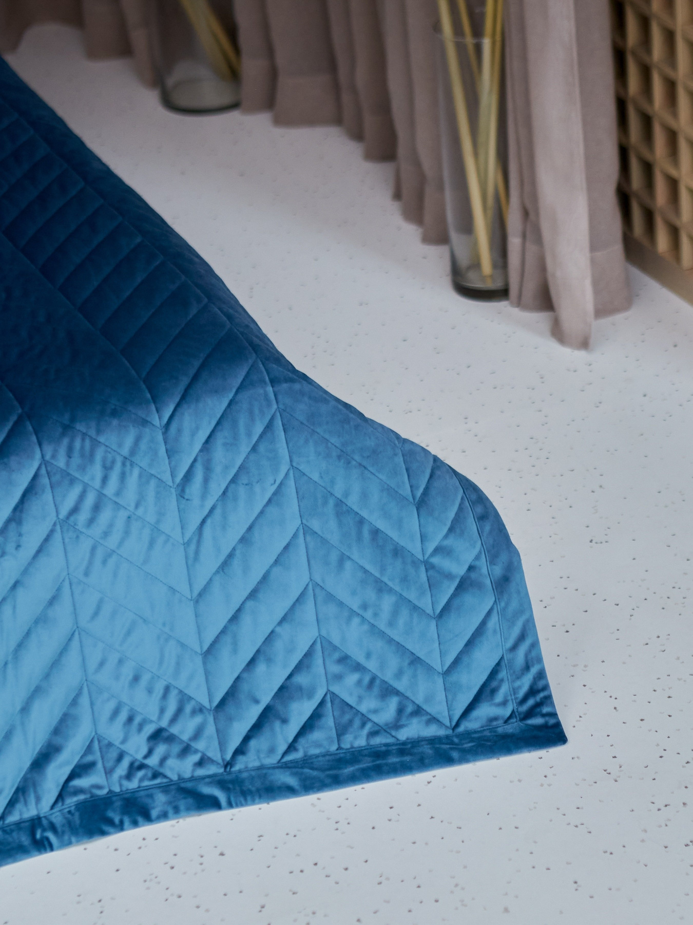 Покривало двостороннє стьобане на ліжко синій МАЕСТРО модель 104145 Фото