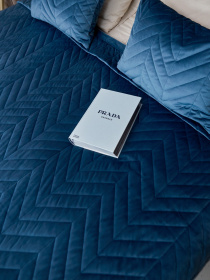 Покривало двостороннє стьобане на ліжко синій МАЕСТРО модель 104145 Фото