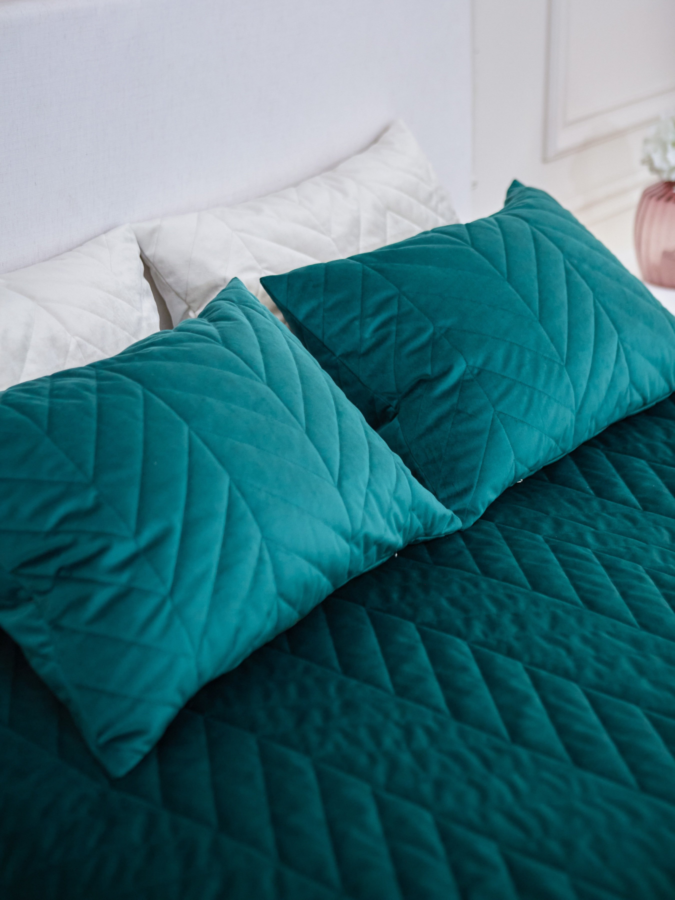 Покривало двостороннє стьобане на ліжко зелений МАЕСТРО модель 104213 Покривало двостороннє стьобане на ліжко зелений МАЕСТРО модель 104213 Фото