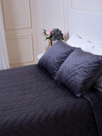 Покривало двостороннє стьобане на ліжко графіт МАЕСТРО Модель 104219 Фото