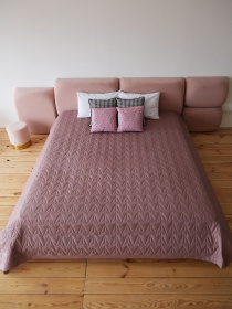 Покривало двостороннє стьобане на ліжко рожевий МАЕСТРО Модель 102312 Фото