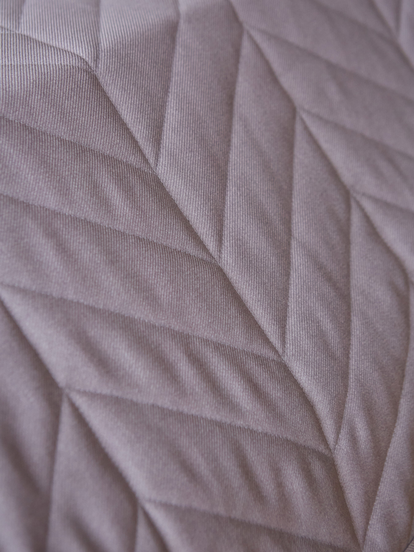 Покрывало двухстороннее стеганое на кровать серый МАЕСТРО модель 102358 Фото