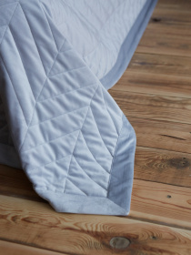 Покривало двостороннє стьобане на ліжко сірий МАЕСТРО Модель 102359 Фото