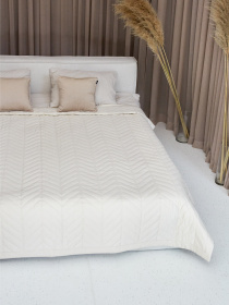 Покривало двостороннє стьобане на ліжко молочний МАЕСТРО модель 102363 Фото